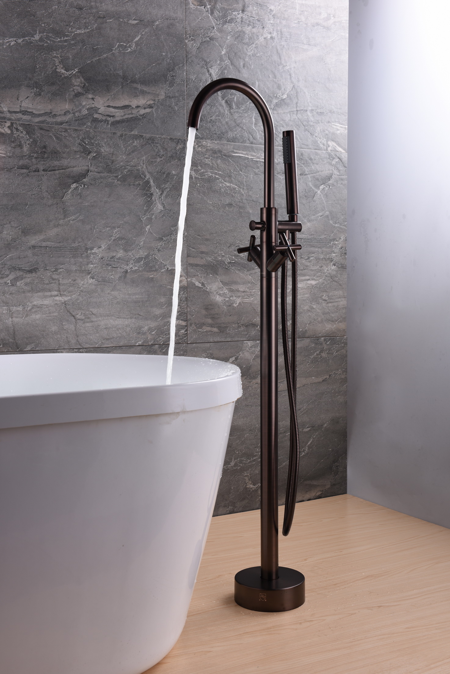 New Design Thermostatic Free Standing European Style Bath Tap