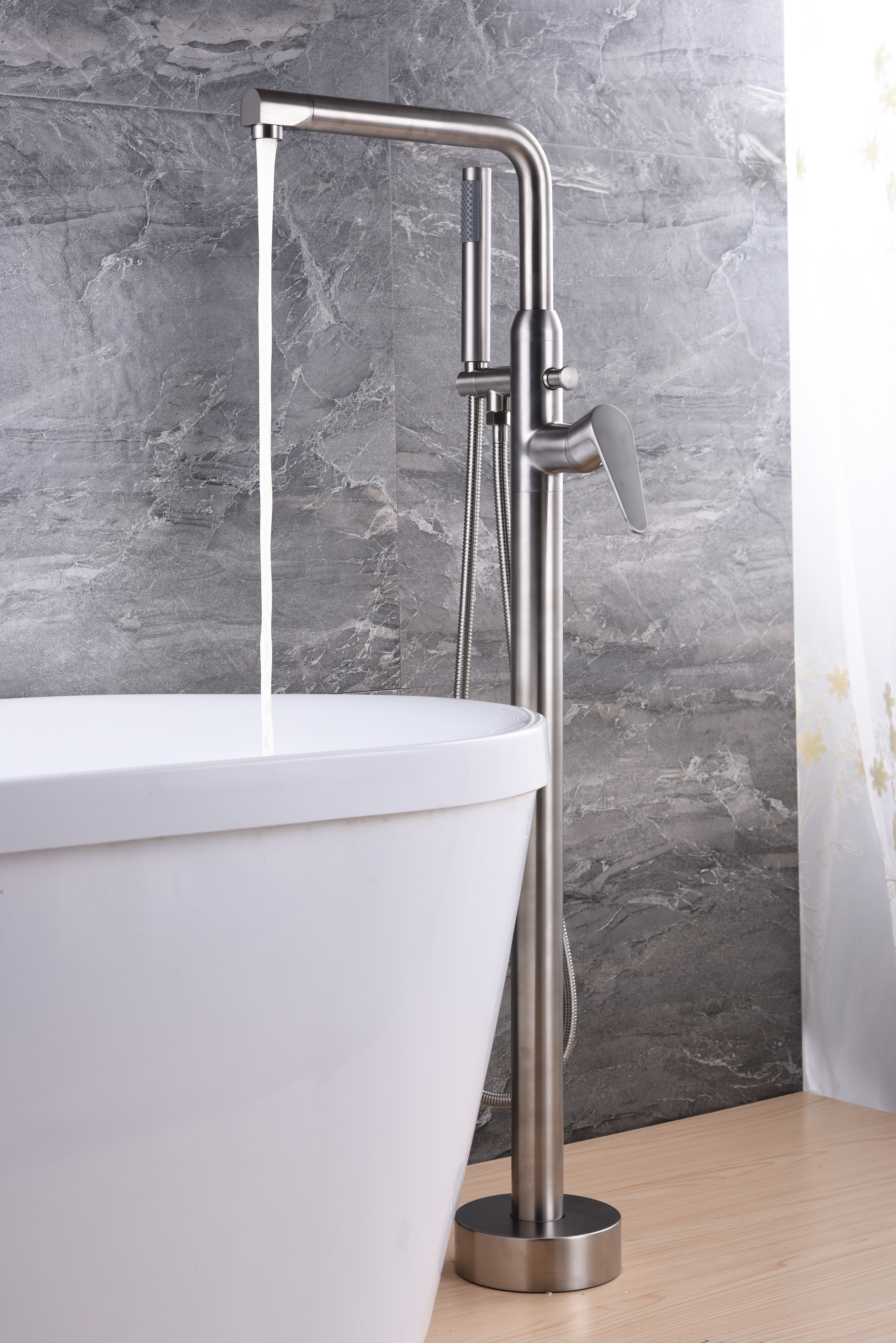 Simple Design Floor-Mount Bathtub Faucet Zinc Alloy Bathtub Tap
