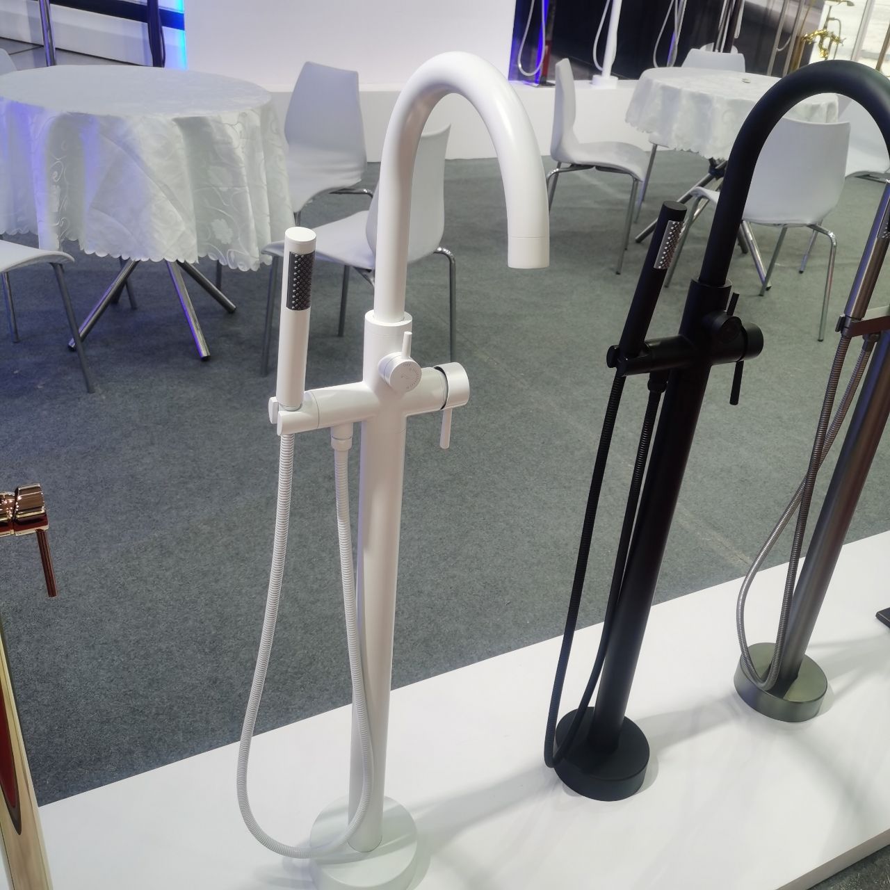 Hot Selling Hot and Cold Water Exchange Bathtub Tap
